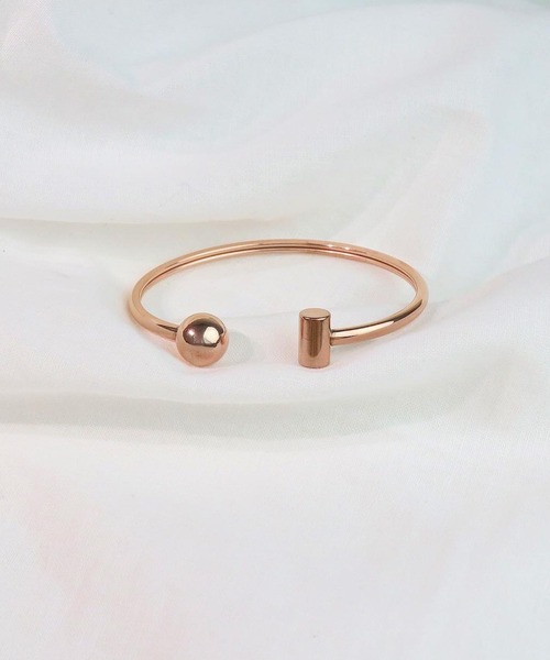 blackdia ocean（ブラックダイヤオーシャン）の「blackdia ocean アシンメトリーデザインバングル（バングル/リストバンド・レディース・ゴールド/ピンクゴールド/シルバー・FREE）」の3枚目の写真