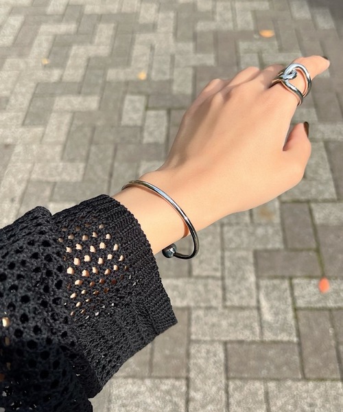 blackdia ocean（ブラックダイヤオーシャン）の「blackdia ocean アシンメトリーデザインバングル（バングル/リストバンド・レディース・ゴールド/ピンクゴールド/シルバー・FREE）」の4枚目の写真