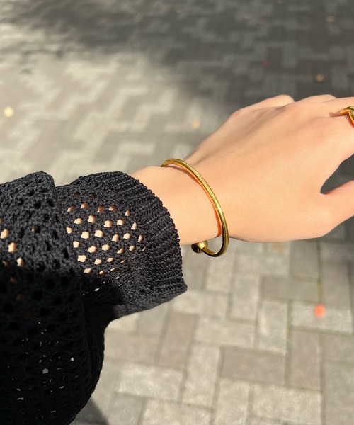 blackdia ocean（ブラックダイヤオーシャン）の「blackdia ocean アシンメトリーデザインバングル（バングル/リストバンド・レディース・ゴールド/ピンクゴールド/シルバー・FREE）」の5枚目の写真