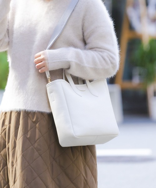 URBAN RESEARCH(アーバンリサーチ)の「プチテープショルダースクエアトートバッグ『Msize』(トートバッグ・レディース・ホワイト/ブラック/グリーン・ONE)」の2枚目の写真