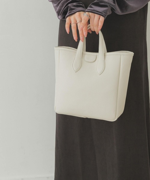 URBAN RESEARCH(アーバンリサーチ)の「プチテープショルダースクエアトートバッグ『Msize』(トートバッグ・レディース・ホワイト/ブラック/グリーン・ONE)」の17枚目の写真