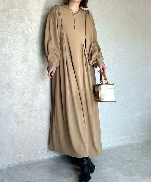 ECRIRE（エクリール）の「【miho.a.nicoコラボ】パフスリーブワンピース（ワンピース・レディース・モカ/ブラック/ベージュ・M/L）」の11枚目の写真