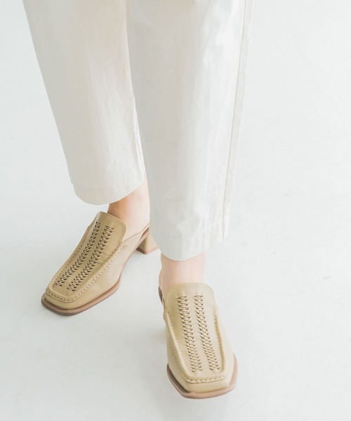 KBF(ケイビーエフ)の「カッティングメッシュミュール(サンダル・レディース・ベージュ/ブラック・38/36/37)」の4枚目の写真