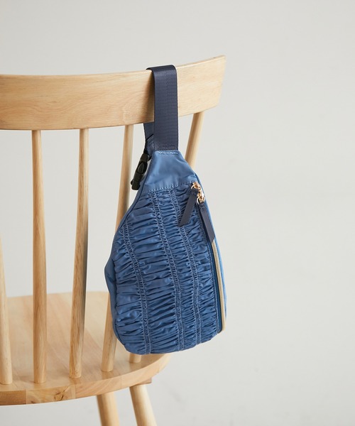ROPE' PICNIC(ロペピクニック)の「ポリエステルシャーリングボディバッグ(ボディバッグ/ウエストポーチ・レディース・ブラック/ブルー・FREE)」の1枚目の写真