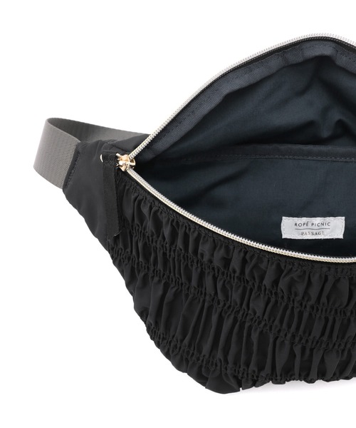 ROPE' PICNIC(ロペピクニック)の「ポリエステルシャーリングボディバッグ(ボディバッグ/ウエストポーチ・レディース・ブラック/ブルー・FREE)」の6枚目の写真