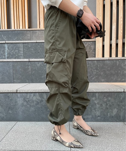 SETUP7(セットアップセブン)の「【SETUP7】ルーズシルエットミリタリーカーゴパンツ KNF(カーゴパンツ・レディース・カーキ/ブラック・S/M)」の16枚目の写真