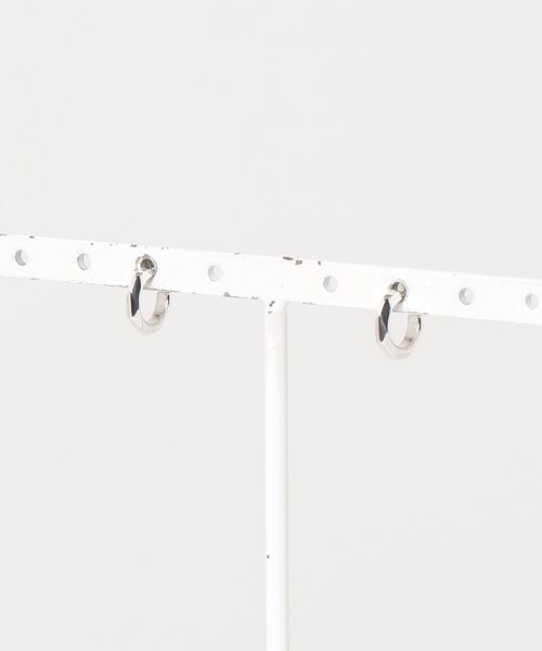 TONE SELECT GOODS(トーンセレクトグッズ)の「【925 SILVER ACC】ラウンドカッティングピアスSV925(OG)(ピアス(両耳用)・レディース・シルバー・FREE)」の1枚目の写真