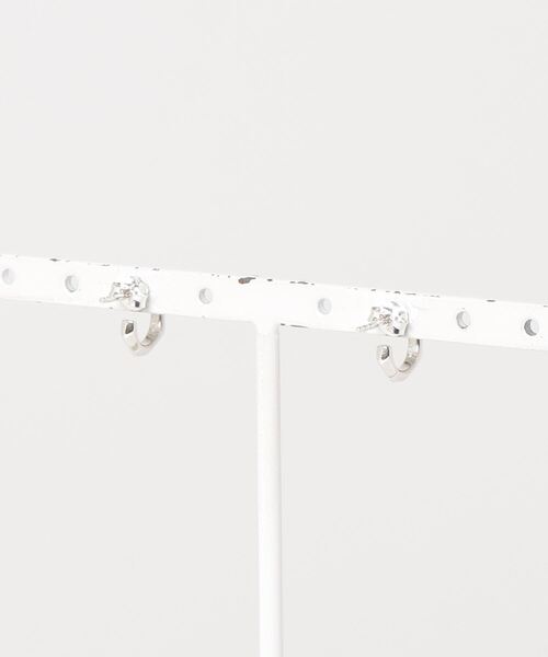 TONE SELECT GOODS(トーンセレクトグッズ)の「【925 SILVER ACC】ラウンドカッティングピアスSV925(OG)(ピアス(両耳用)・レディース・シルバー・FREE)」の2枚目の写真