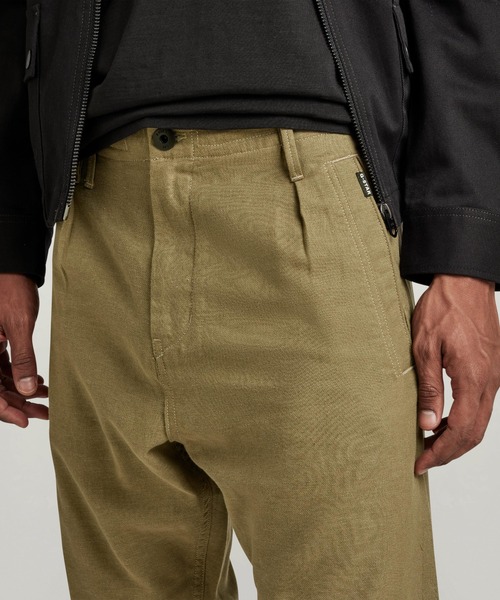 G-STAR（ジースター）の「COSY TRAINER/リラックスシルエットプリーツテーパードトレーナーパンツ（その他パンツ・メンズ・カーキオリーブ・32inch/34inch/31inch/33inch/28inch/29inch/30inch）」の3枚目の写真