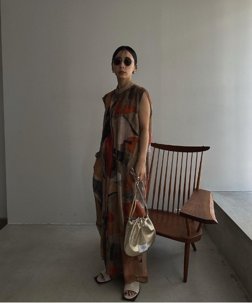 Ameri(アメリ)の「MEDI ROUND BOTTOM LOGO BAG(ハンドバッグ・レディース・ブラック/シルバー/ゴールド・FREE)」の8枚目の写真