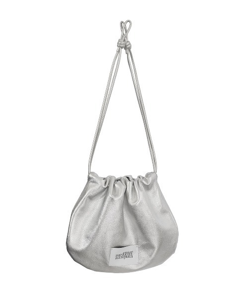 Ameri(アメリ)の「MEDI ROUND BOTTOM LOGO BAG(ハンドバッグ・レディース・ブラック/シルバー/ゴールド・FREE)」の12枚目の写真