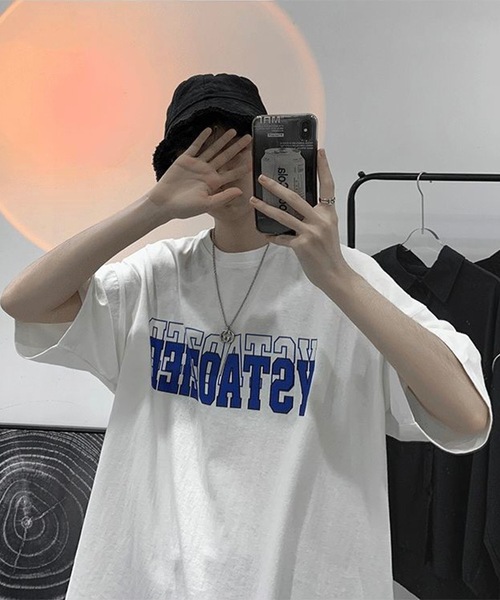 96thes(クローズ)の「韓国ストリート ビッグシルエットプリントロゴTシャツ(Tシャツ/カットソー・メンズ・ブルー系その他2/ブラック系その他2/ホワイト系その他2/グレー系その他/ブラック系その他/ホワイト系その他/ブラック/ホワイト/ブルー・L/M)」の4枚目の写真