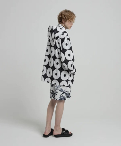 GANRYU(ガンリュウ)の「FUMITO GANRYU/フミト ガンリュウ/2 WAY SAILING JACKET(その他アウター・メンズ・ブラック/グリーン・2)」の2枚目の写真