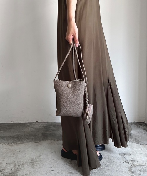 COMMON WARE（コモンウェアー）の「EM:AT CREATION ポーチ付きミニショルダー　軽量（ショルダーバッグ・レディース・ブラック/グレイッシュベージュ/アイボリー/ブルー/ピンク・FREE）」の4枚目の写真