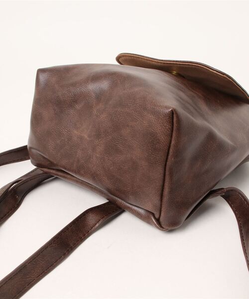 STYLEBLOCK（スタイルブロック）の「ビンテージ風PUレザーミニリュック（バックパック/リュック・レディース・ブラウン・FREE）」の5枚目の写真