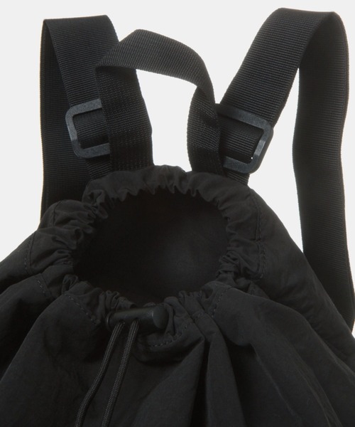 FOREVER 21（フォーエバー トゥエンティーワン）の「巾着ショルダーリュック（バックパック/リュック・レディース・ブラック/カーキ・FREE）」の18枚目の写真