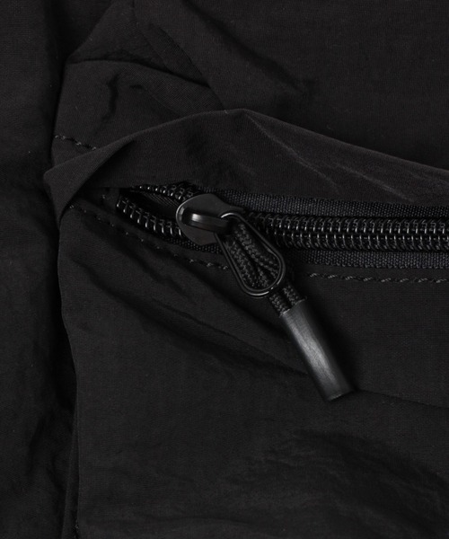 FOREVER 21（フォーエバー トゥエンティーワン）の「巾着ショルダーリュック（バックパック/リュック・レディース・ブラック/カーキ・FREE）」の9枚目の写真