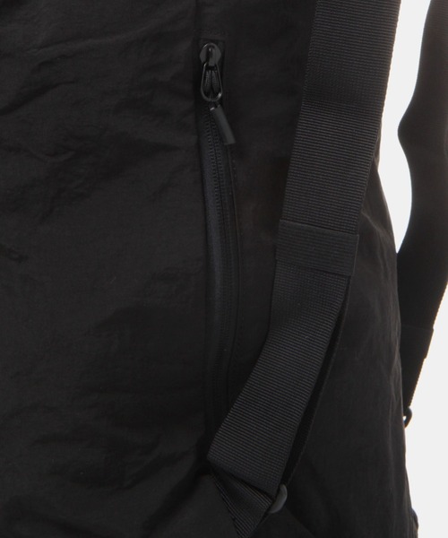 FOREVER 21（フォーエバー トゥエンティーワン）の「巾着ショルダーリュック（バックパック/リュック・レディース・ブラック/カーキ・FREE）」の13枚目の写真