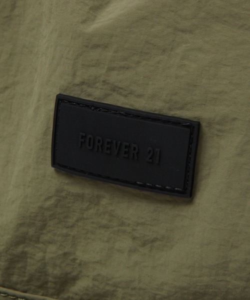 FOREVER 21（フォーエバー トゥエンティーワン）の「巾着ショルダーリュック（バックパック/リュック・レディース・ブラック/カーキ・FREE）」の12枚目の写真