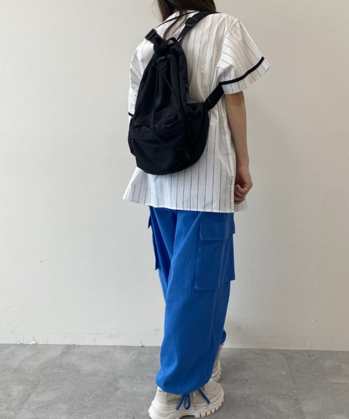 FOREVER 21（フォーエバー トゥエンティーワン）の「巾着ショルダーリュック（バックパック/リュック・レディース・ブラック/カーキ・FREE）」の17枚目の写真