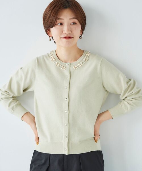 le.coeur blanc（ルクールブラン）の「パール刺繍ニットカーディガン（カーディガン/ボレロ・レディース・ブラック/マスタード/グレイッシュベージュ/ベージュ系その他3・38）」の3枚目の写真