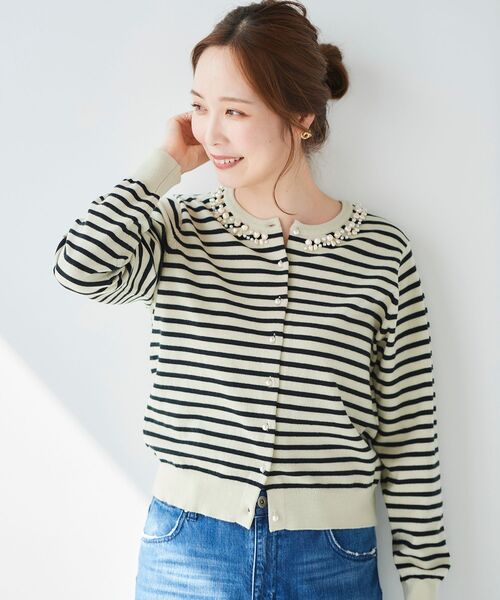 le.coeur blanc（ルクールブラン）の「パール刺繍ニットカーディガン（カーディガン/ボレロ・レディース・ブラック/マスタード/グレイッシュベージュ/ベージュ系その他3・38）」の4枚目の写真