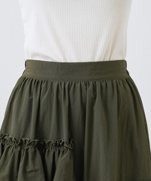 COLONY 2139（コロニートゥーワンスリーナイン）の「ナイロンアシンメトリーティアードスカート（スカート・レディース・カーキ/ブラック/ホワイト・FREE）」の13枚目の写真