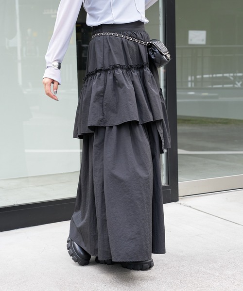COLONY 2139（コロニートゥーワンスリーナイン）の「ナイロンアシンメトリーティアードスカート（スカート・レディース・カーキ/ブラック/ホワイト・FREE）」の4枚目の写真