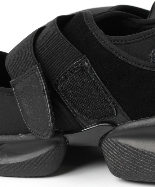 niko and...(ニコアンド)の「オリジナルベルト切り替えスニーカー(スニーカー・レディース・ブラック/キャメル・LARGE/MEDIUM/SMALL)」の9枚目の写真