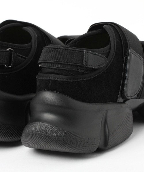 niko and...(ニコアンド)の「オリジナルベルト切り替えスニーカー(スニーカー・レディース・ブラック/キャメル・LARGE/MEDIUM/SMALL)」の13枚目の写真