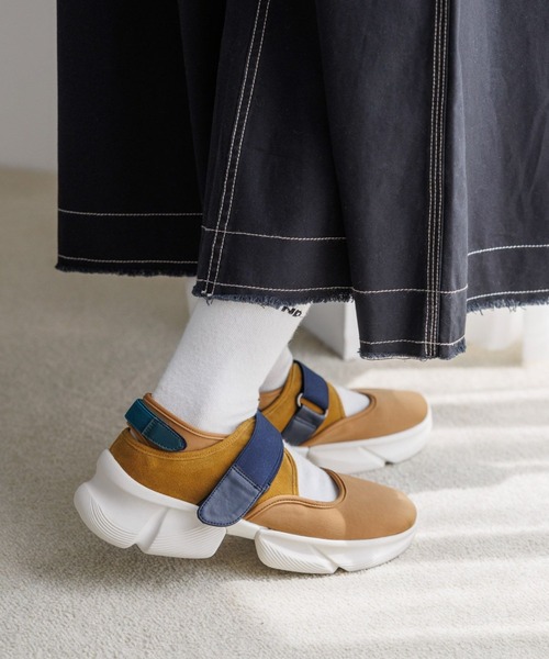 niko and...(ニコアンド)の「オリジナルベルト切り替えスニーカー(スニーカー・レディース・ブラック/キャメル・LARGE/MEDIUM/SMALL)」の22枚目の写真