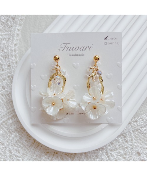 tone(トーン)の「【fuwari】小花が揺れる サージカルステンレス ピアス(MA)(ピアス(両耳用)・レディース・A/B・FREE)」の3枚目の写真