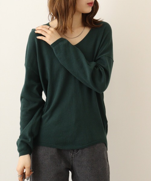 atONE(アットワン)の「atONE Vネックサイドタックセーター(ニット/セーター・レディース・ブラック/バーガンディー/ダークグリーン/グレイッシュベージュ/オフホワイト・4L~5L/LL~3L/M~L)」の17枚目の写真
