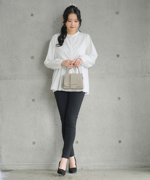 Newlyme（ニューリーミー）の「イージーケアハイネックペプラムブラウス（シャツ/ブラウス・レディース・ブラック/ホワイト・SMALL/MEDIUM/LARGE/X-LARGE/XX-LARGE）」の7枚目の写真