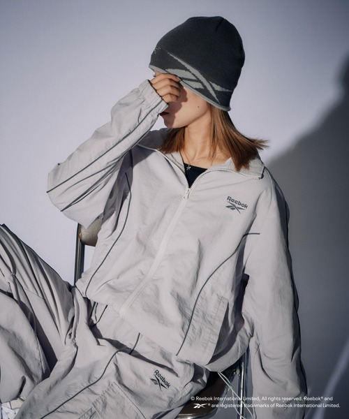 Reebok（リーボック）の「【Reebok別注】ナイロンパイピングトラックジャケット（ナイロンジャケット・メンズ・チャコールグレー/グレー・LARGE/MEDIUM）」の8枚目の写真