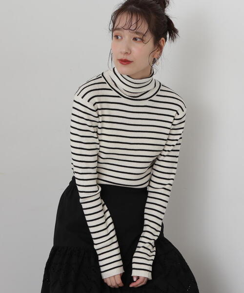 N.（N. Natural Beauty Basic）（エヌエヌナチュラルビューティーベーシック）の「◆ボーダータートルリブニット（ニット/セーター・レディース・ホワイト×イエロー/ホワイト×ブラック/オレンジ系その他・MEDIUM）」の4枚目の写真