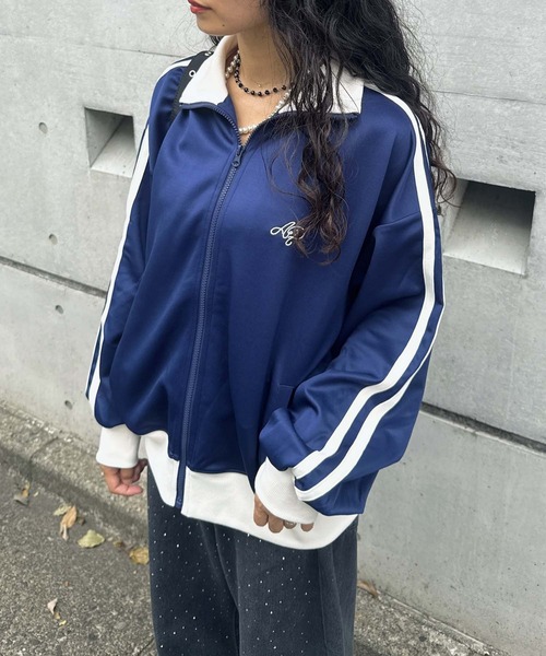 ＊良品＊【NIKE】カモフラ柄ワンポイント刺繍トラックジャケット 良品＊【NIKE】カモフラ柄ワンポイント刺繍トラックジャケット
