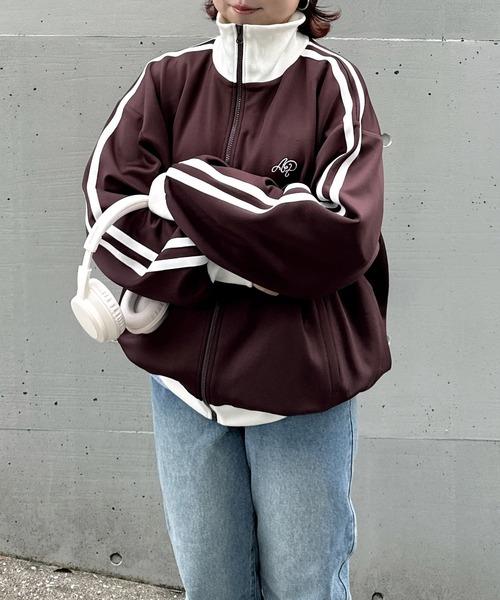 AS KNOW AS plus(アズノゥアズプラス)の「◎ワンポイント刺繍ロゴ サイドライントラックジャケット【UNISEX ITEM】(ジャージ・レディース・ネイビー系/ベージュ系/アイボリー系/ブラック系1/アイボリー系1/ネイビー系1/ワイン系1/グレー系2/ブラック系2/ネイビー系3/アイボリー系3/ダークブラウン系3/ブラック系3/ピンク系3・FREE)」の21枚目の写真