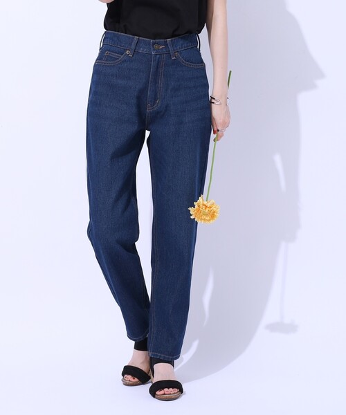 SHOO・LA・RUE(シューラルー)の「【SS-3L/美脚シルエット】いつでも頼れる デニムテーパードパンツ(デニムパンツ・レディース・ブルー/ホワイト/ネイビー・01/02/03/04/05/10)」の1枚目の写真