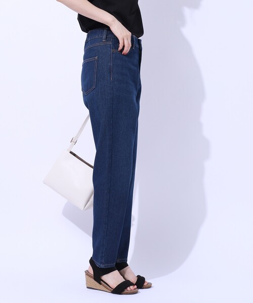 SHOO・LA・RUE(シューラルー)の「【SS-3L/美脚シルエット】いつでも頼れる デニムテーパードパンツ(デニムパンツ・レディース・ブルー/ホワイト/ネイビー・01/02/03/04/05/10)」の5枚目の写真