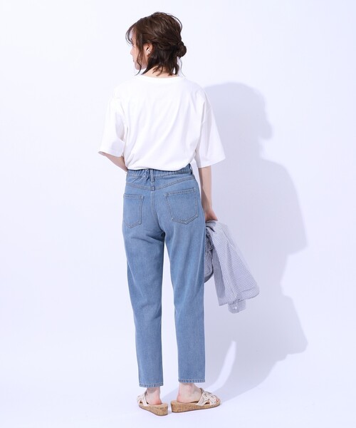 SHOO・LA・RUE(シューラルー)の「【SS-3L/美脚シルエット】いつでも頼れる デニムテーパードパンツ(デニムパンツ・レディース・ブルー/ホワイト/ネイビー・01/02/03/04/05/10)」の12枚目の写真