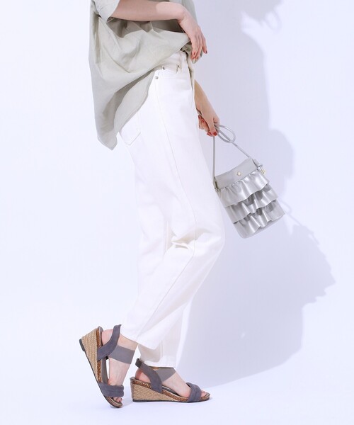 SHOO・LA・RUE(シューラルー)の「【SS-3L/美脚シルエット】いつでも頼れる デニムテーパードパンツ(デニムパンツ・レディース・ブルー/ホワイト/ネイビー・01/02/03/04/05/10)」の15枚目の写真