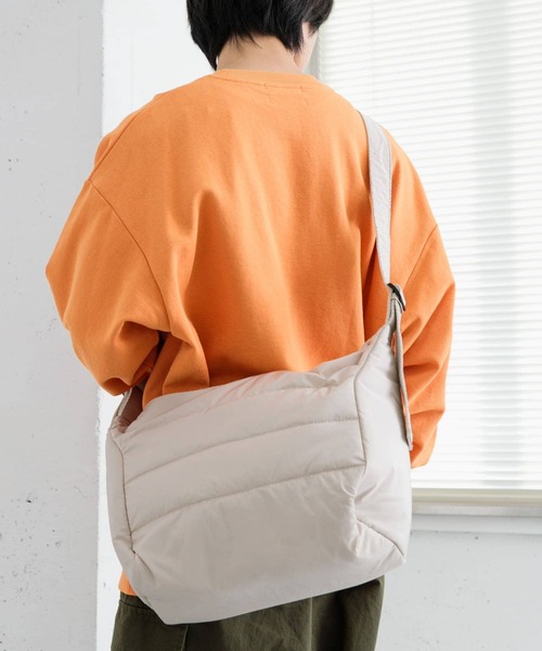SENSE OF PLACE by URBAN RESEARCH（センスオブプレイスバイアーバンリサーチ）の「パデットキルトショルダーバッグ（ショルダーバッグ・メンズ・チャコールグレー/ブラック/ライトベージュ・ONE）」の10枚目の写真