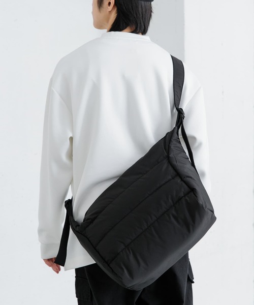 SENSE OF PLACE by URBAN RESEARCH（センスオブプレイスバイアーバンリサーチ）の「パデットキルトショルダーバッグ（ショルダーバッグ・メンズ・チャコールグレー/ブラック/ライトベージュ・ONE）」の15枚目の写真