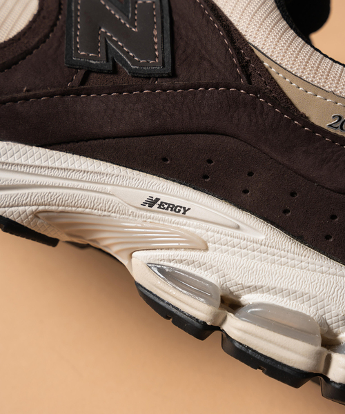 新品　New Balance スニーカー　M2002 UK8.5 27cm ☆送料・関税込☆New Balance☆2002R スニーカー☆22-29cm