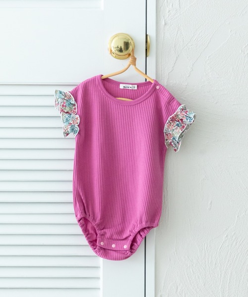 pairmanon（ペアマノン）の「【リンクコーデ】【ベビー】袖フリル 半袖ワッフルロンパース（ロンパース・キッズ・ライトブルー/カーキ/アイボリー/ライトベージュ/ブラック/ライトピンク/パープル/ピンク/ライトグリーン/サーモンピンク・70/80）」の2枚目の写真