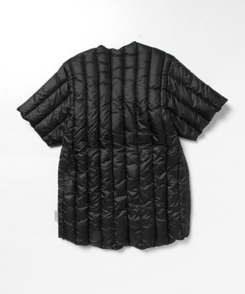 Rocky Mountain FeatherBed(ロッキー マウンテン フェザーベッド)の「ROCKY MOUNTAIN FEATHERBED / ショートスリーブ ダウンベスト(ダウンベスト・メンズ・ネイビー/ブラック・38/36)」の8枚目の写真