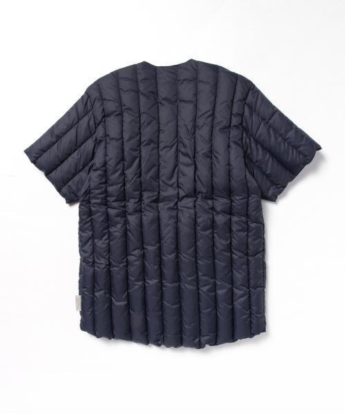 Rocky Mountain FeatherBed(ロッキー マウンテン フェザーベッド)の「ROCKY MOUNTAIN FEATHERBED / ショートスリーブ ダウンベスト(ダウンベスト・メンズ・ネイビー/ブラック・38/36)」の13枚目の写真