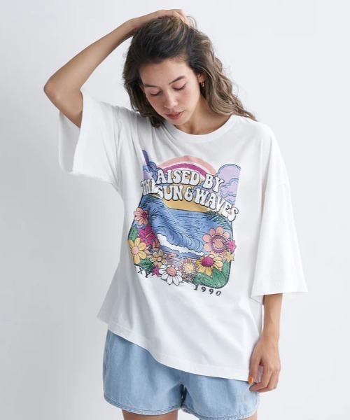 ROXY（ロキシー）の「DRINK THE WAVE TEE/ロキシーヴィンテージライク半袖Tシャツ（Tシャツ/カットソー・レディース・ホワイト/ブラック/グリーン・SMALL/MEDIUM/LARGE）」の2枚目の写真