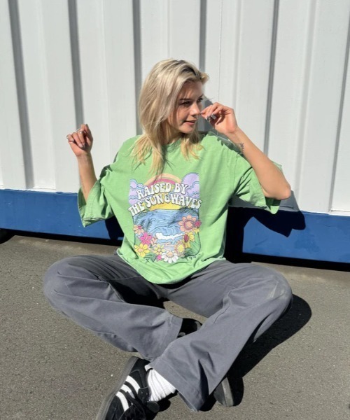 ROXY（ロキシー）の「DRINK THE WAVE TEE/ロキシーヴィンテージライク半袖Tシャツ（Tシャツ/カットソー・レディース・ホワイト/ブラック/グリーン・SMALL/MEDIUM/LARGE）」の9枚目の写真